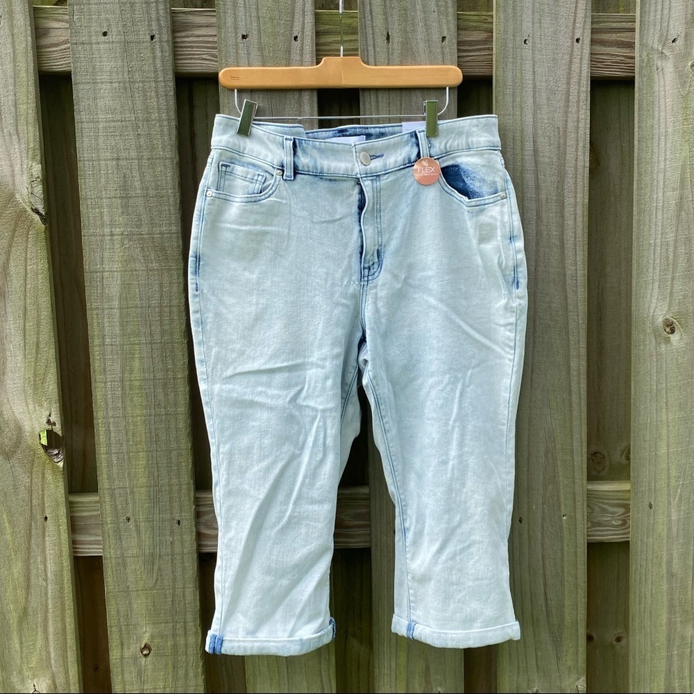 Lane Bryant Curvy Fit Acid Wash Pedal Jeans NWT
